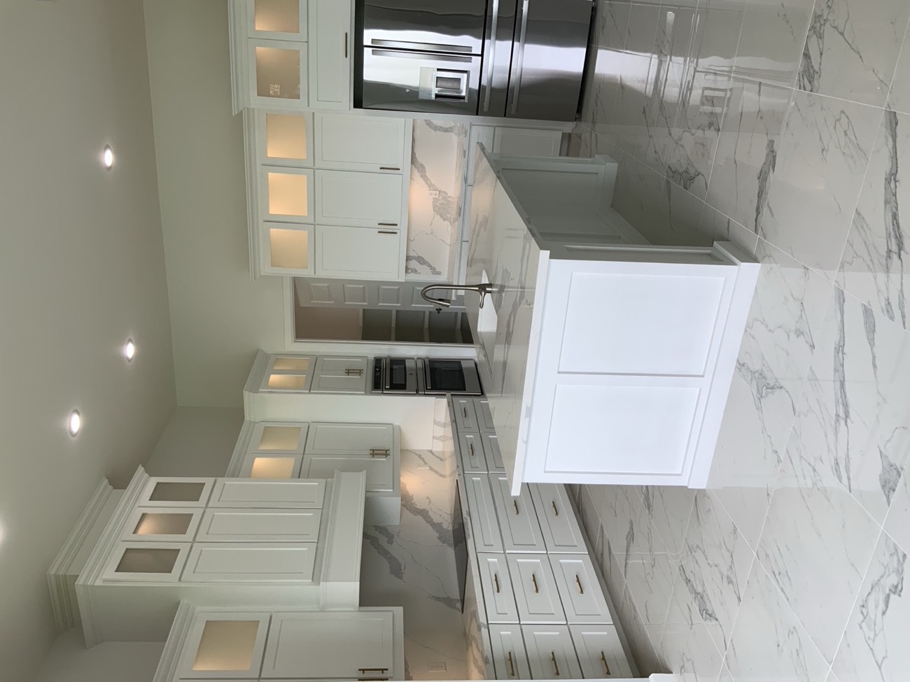 Custom range hood and tile backsplash